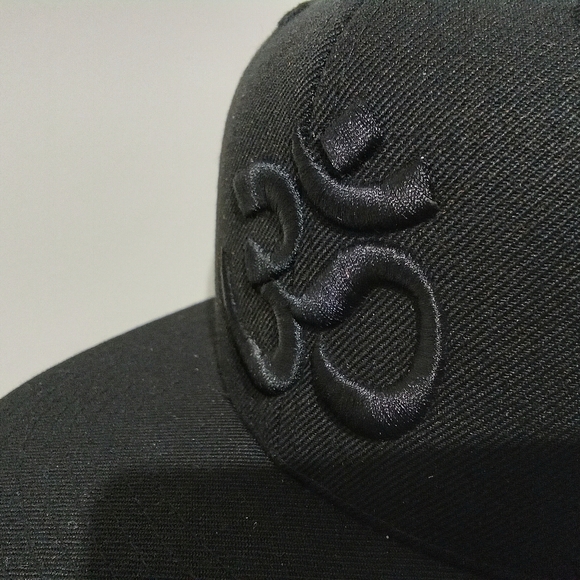 Om Aum Ohm Yoga Namaste Symbol 3D Embroidered Snapback Hat Black On Black - Picture 4 of 7
